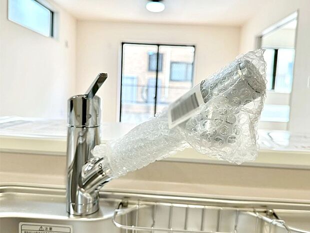 いつでも清潔なおいしいお水を。一つの水栓で水道水と浄水を使い分け。
