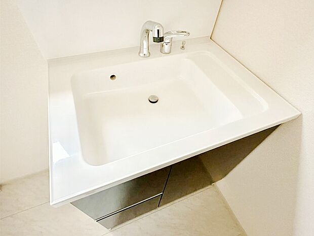 ハンドシャワー付き！使いやすい洗面台。