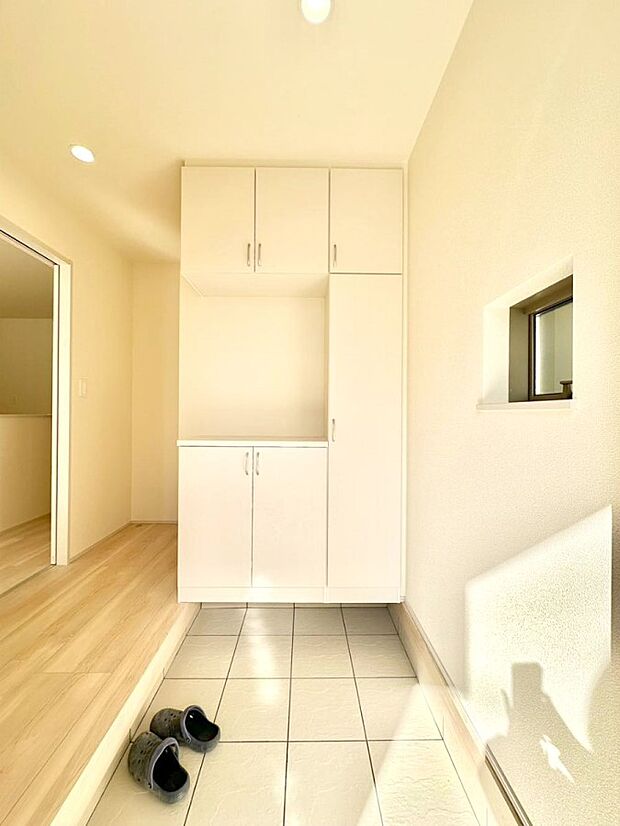 家族の帰宅やお客様をあたたかく迎える玄関  