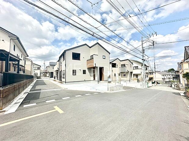 前面道路はきちんと整備されています  