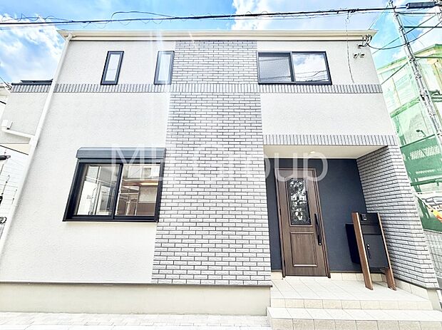 洗練された外観、上質な住空間が広がる室内は永く安心して過ごせる住居です。