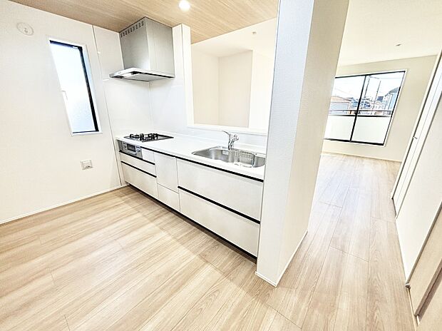 料理をしながらでもご家族との会話を楽しめる対面キッチン