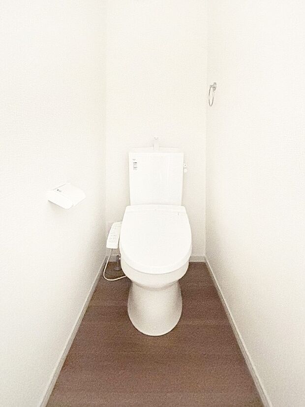 明るく清潔感のあるトイレです。 