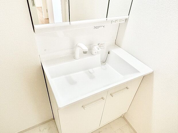 ハンドシャワー付き！使いやすい洗面台。