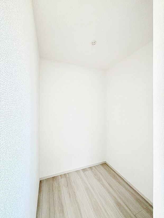 ウォークインクローゼットの活用で生活空間スッキリ　