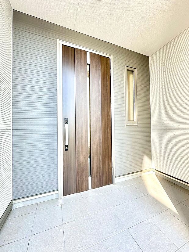 大切な家族、来客を出迎える玄関。