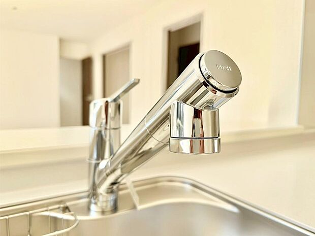 いつでも清潔なおいしいお水を。一つの水栓で水道水と浄水を使い分け。