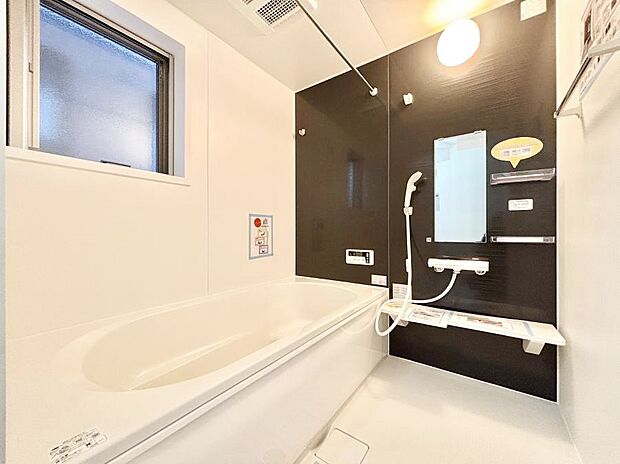 落ち着いた雰囲気でゆっくりお寛ぎいただけるバスルーム