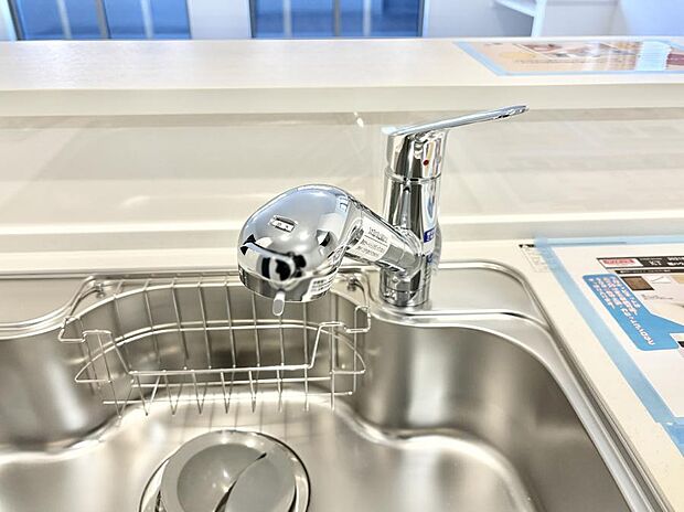 いつでも清潔なおいしいお水を。一つの水栓で水道水と浄水を使い分け。