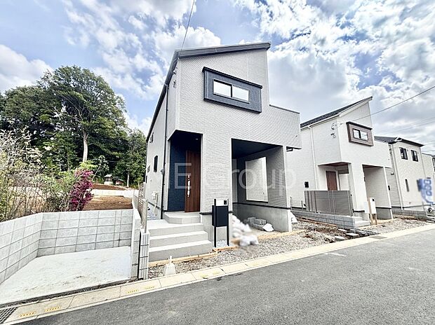 前面道路はきちんと整備されています  