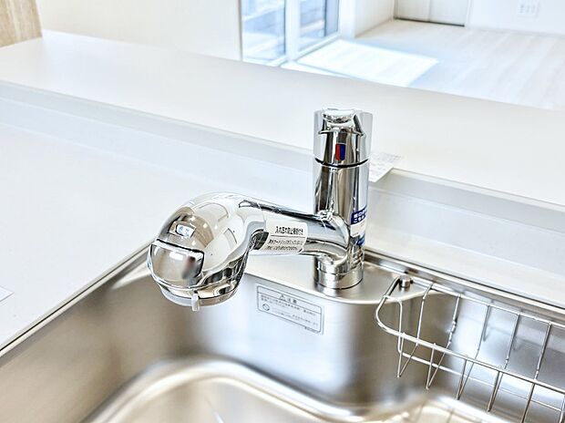 いつでも清潔なおいしいお水を。一つの水栓で水道水と浄水を使い分け。