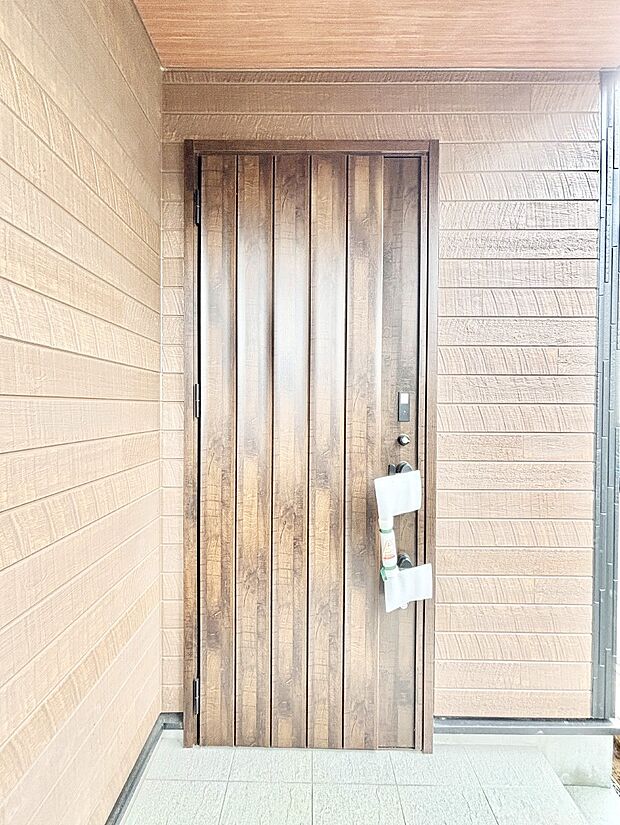 シンプルで落ち着いた雰囲気の玄関でご家族やお客様をお出迎え!