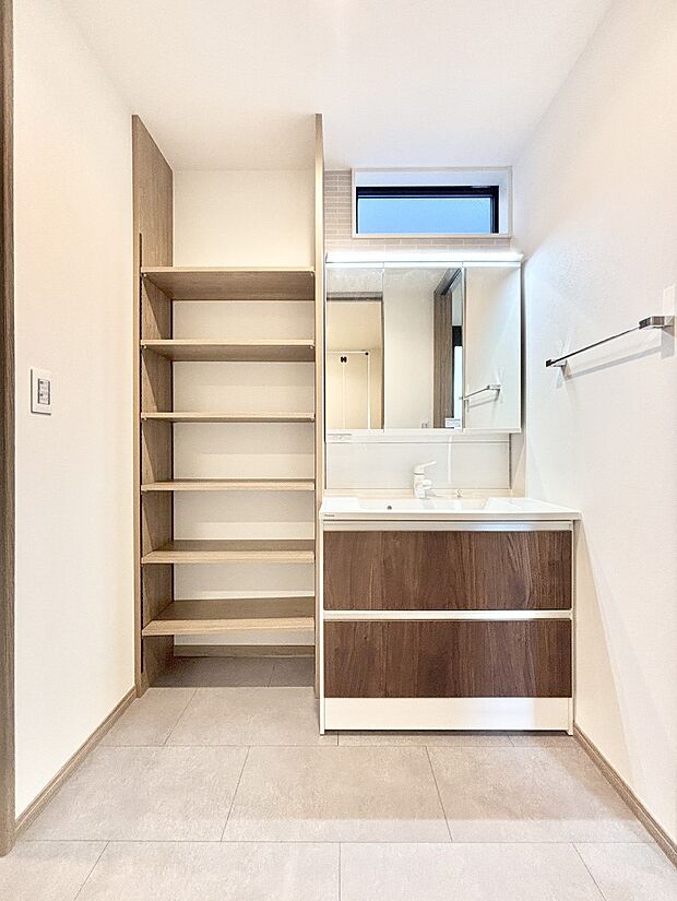 収納力と機能性に優れた洗面化粧台