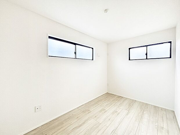 使いやすい形でベットや家具の置き方にも困ることもありません。