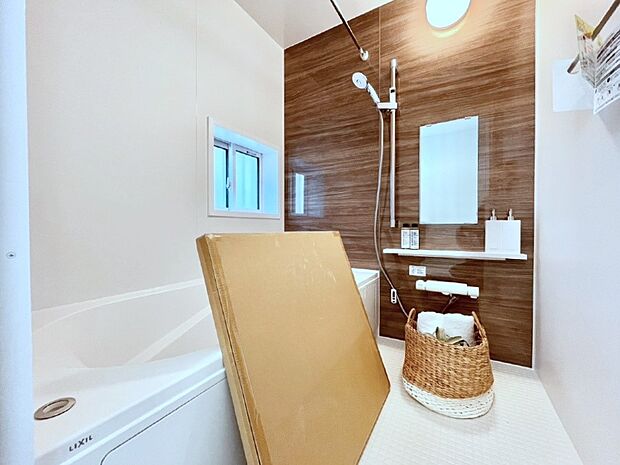 落ち着いた雰囲気でゆっくりお寛ぎいただけるバスルーム