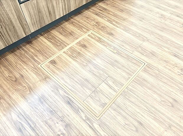 床下収納付き!日用品・非常用品の収納にも大活躍。