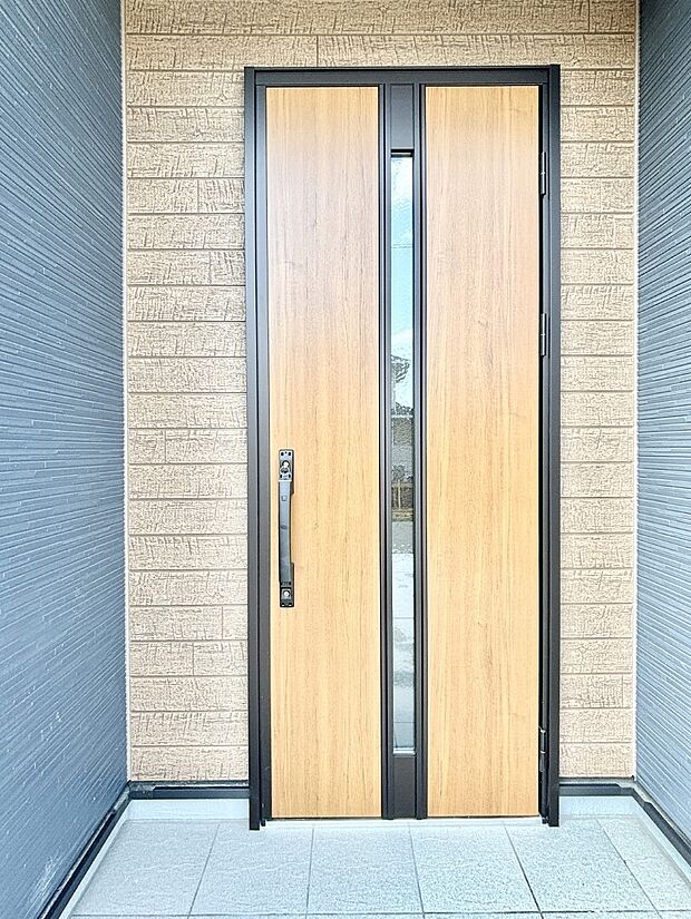 大切な家族、来客を出迎える玄関。