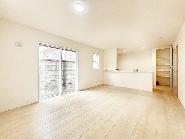 リ　ビングイン階段を採用！家族団らんの時間が充実しそうなリビングダイニング