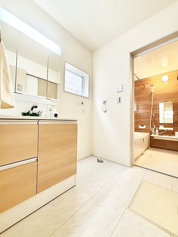 清潔感のある快適空間です。毎日の身支度も気持ち良くお使い頂けます。 