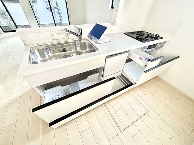 使いやすさを優先したスライド式収納タイプ!