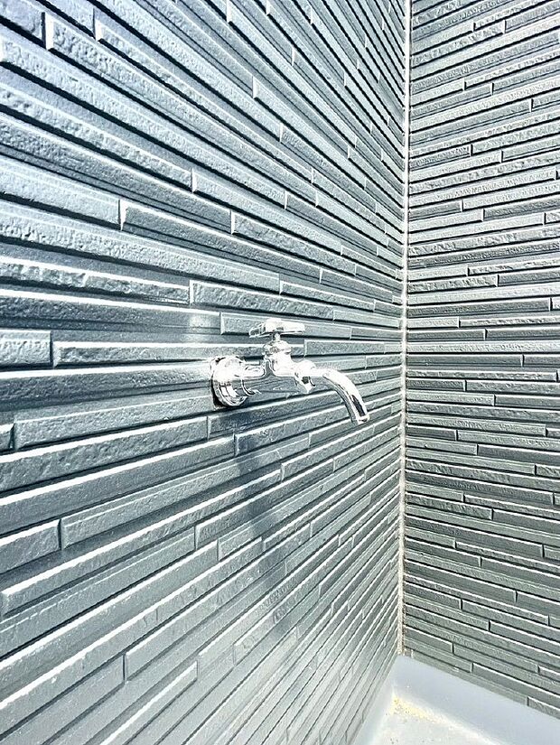 バルコニー水栓があればお掃除も楽々です。