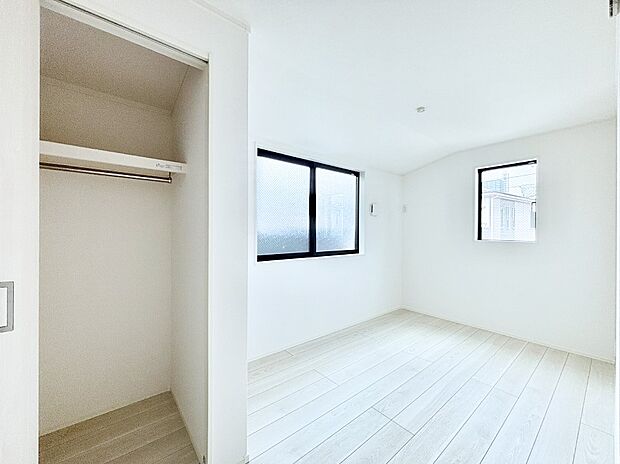 子供部屋にもおすすめな収納スペースたっぷりの居室