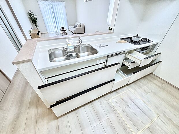 使いやすさを優先したスライド式収納タイプ！