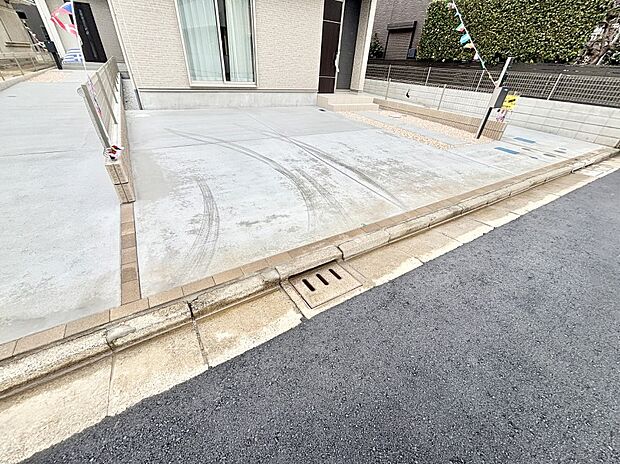 駐車2台可能！急なお客様の駐車に。また、ご家族の自転車スペースとしても大活躍。