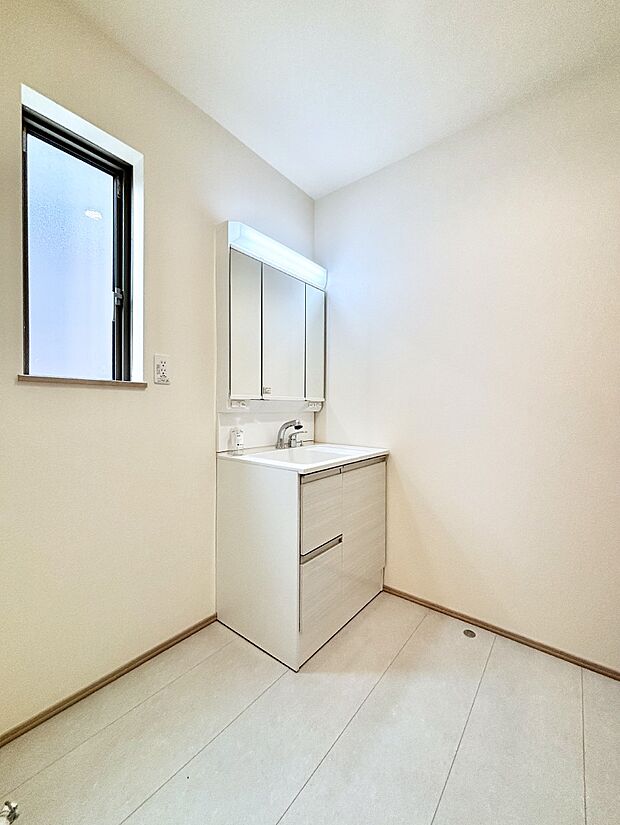 清潔感のある快適空間です。毎日の身支度も気持ち良くお使い頂けます。 