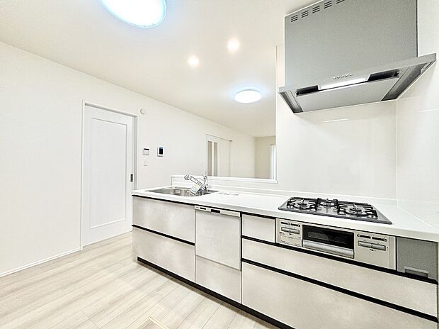 料理をしながらでもご家族との会話を楽しめる対面キッチン