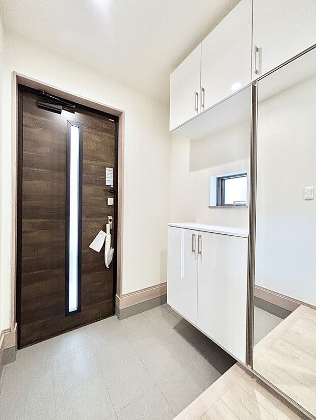 飾り棚を利用して、お越しいただくお客様をおもてなしできます。