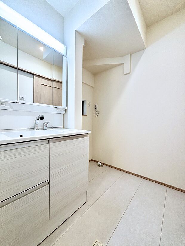 清潔感のある快適空間です。毎日の身支度も気持ち良くお使い頂けます。