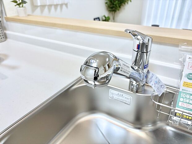 いつでも清潔なおいしいお水を。一つの水栓で水道水と浄水を使い分け。