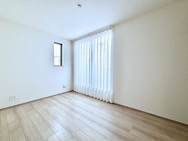 明るいバルコニーサイドに洋室を設置。目覚めの良い寝室に。