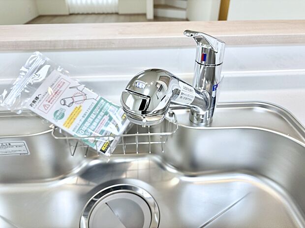 いつでも清潔なおいしいお水を。一つの水栓で水道水と浄水を使い分け。