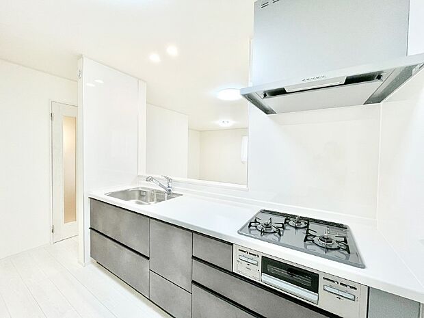 料理をしながらご家族との会話を楽しめる対面カウンターキッチン