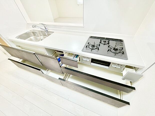 使いやすさを優先したスライド式収納タイプ!