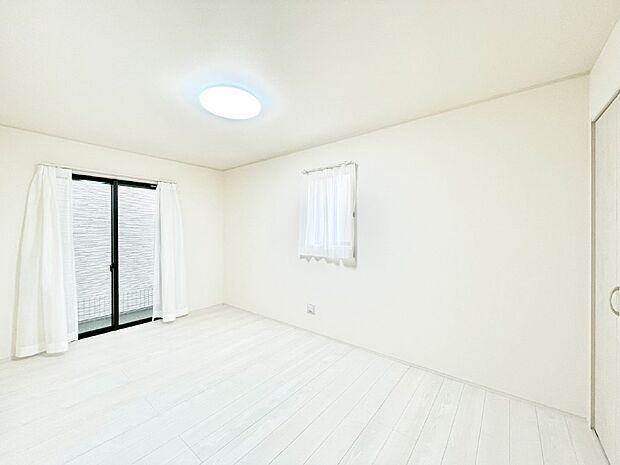 爽やかな日差しがお部屋全体を優しく包み込んでくれます