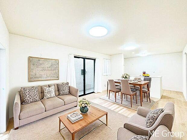 落ち着いた雰囲気のLDKは家族みんなの快適空間※家具はCGです