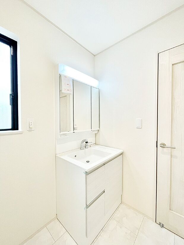 キッチンとの動線を考慮した水廻り集中設計で忙しい時間の家事もラクラク