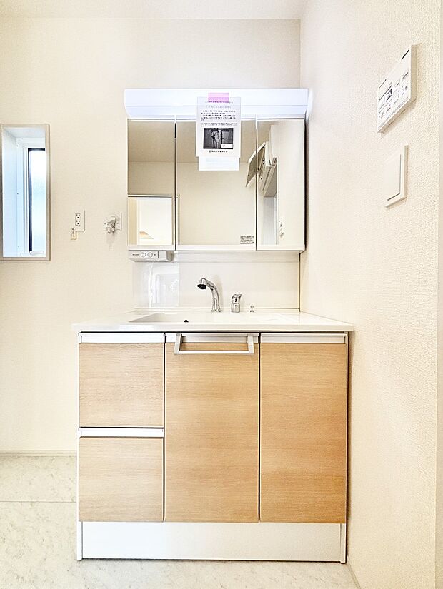 収納力と機能性に優れた洗面化粧台