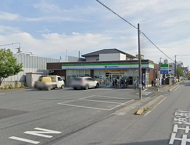 コンビニ 200m ファミリーマート 三郷戸ヶ崎店