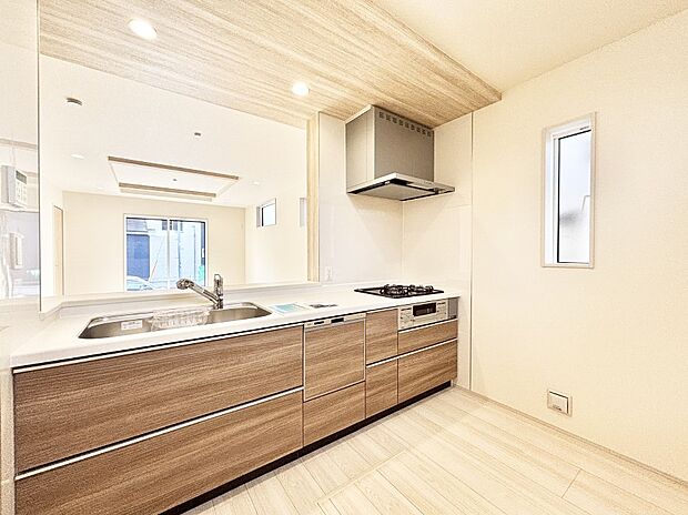 料理をしながらでもご家族との会話を楽しめる対面キッチン