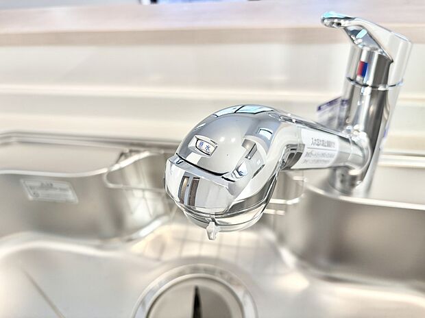 いつでも清潔なおいしいお水を。一つの水栓で水道水と浄水を使い分け。