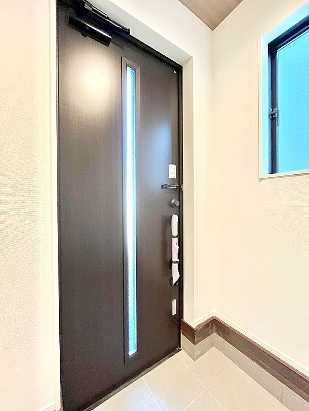 明るい玄関はお客様をお出迎えするのにぴったりです!