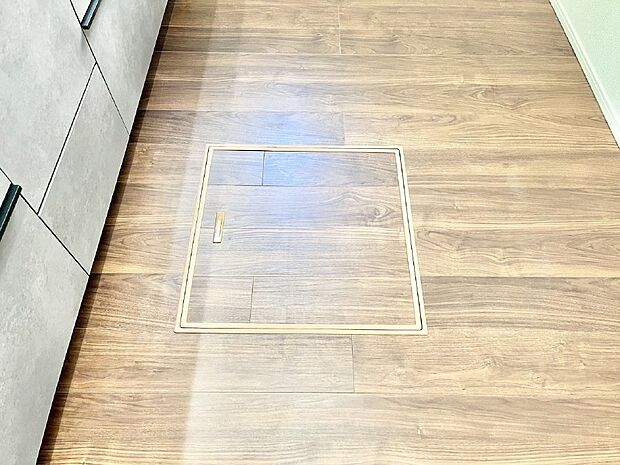 床下収納付き!日用品・非常用品の収納にも大活躍。