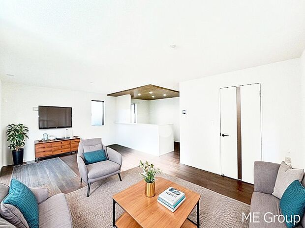 落ち着いた雰囲気のLDKは家族みんなの快適空間※家具はCGです