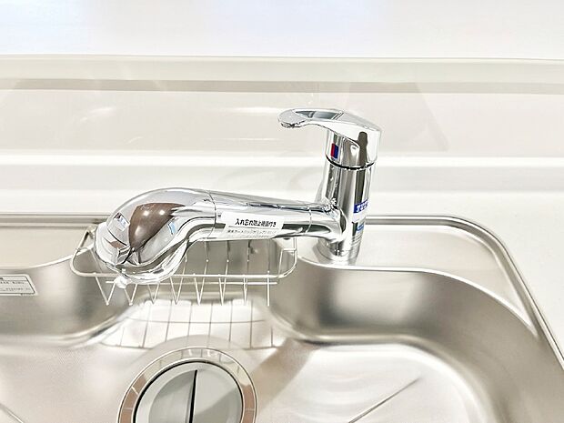 いつでも清潔なおいしいお水を。一つの水栓で水道水と浄水を使い分け。