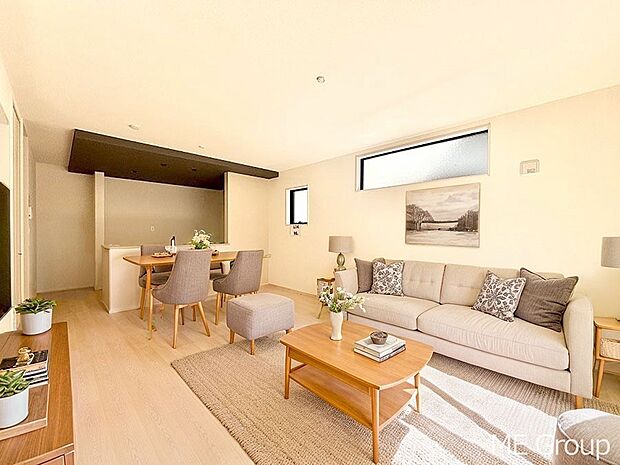 ご家族の賑やかな話し声で包まれる明るいリビング  ※家具はCGです