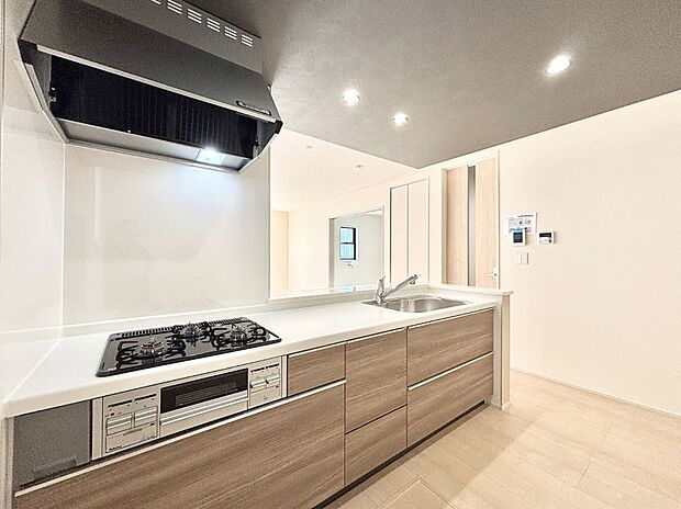 料理をしながらでもご家族との会話を楽しめる対面キッチン